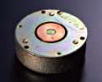 銅キャップ採用のネオジウム内磁型・磁気回路